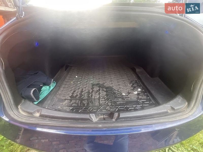 Седан Tesla Model 3 2018 в Львове