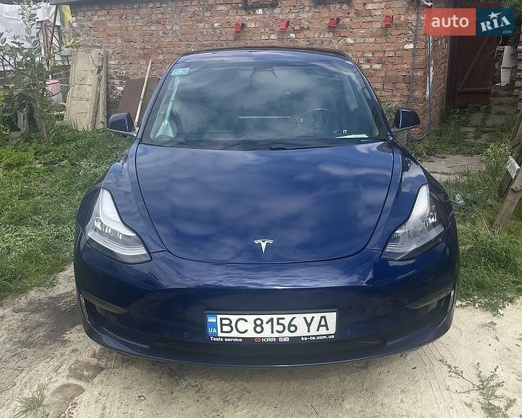 Седан Tesla Model 3 2018 в Львове