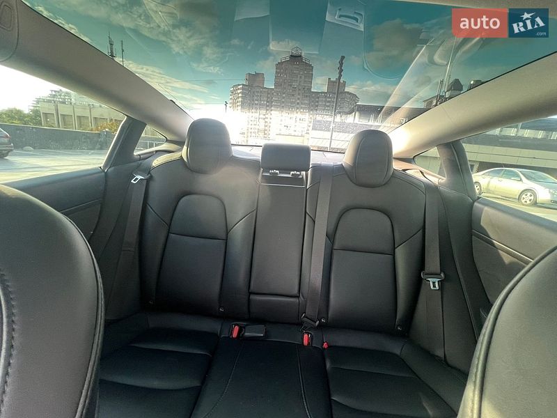 Седан Tesla Model 3 2020 в Киеве
