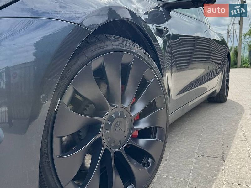 Седан Tesla Model 3 2021 в Львове