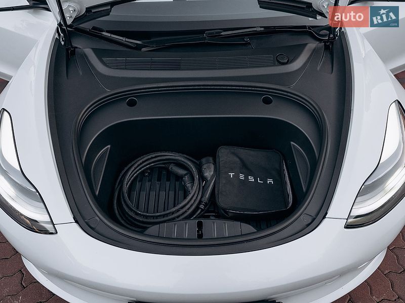 Седан Tesla Model 3 2023 в Киеве фото 25 Седан Tesla Model 3 2023 в Киеве