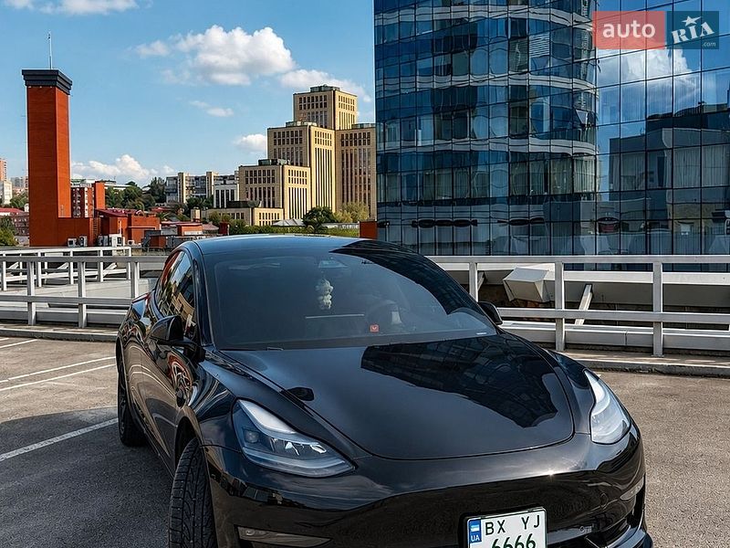 Седан Tesla Model 3 2021 в Дніпрі