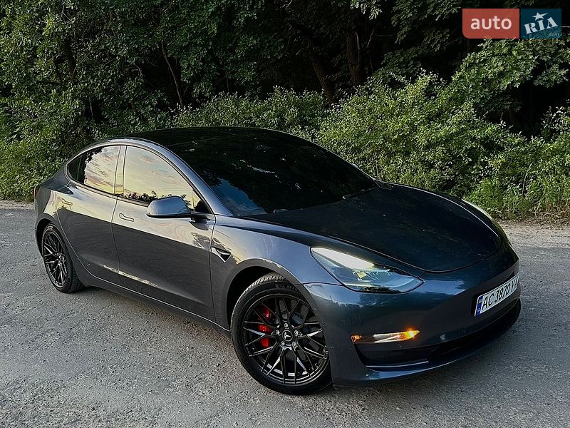 Седан Tesla Model 3 2022 в Луцьку