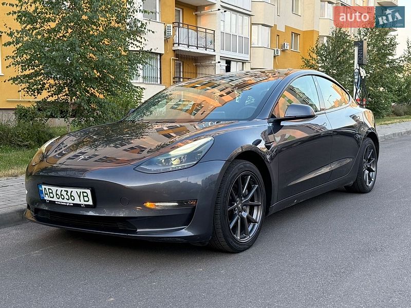 Седан Tesla Model 3 2021 в Виннице