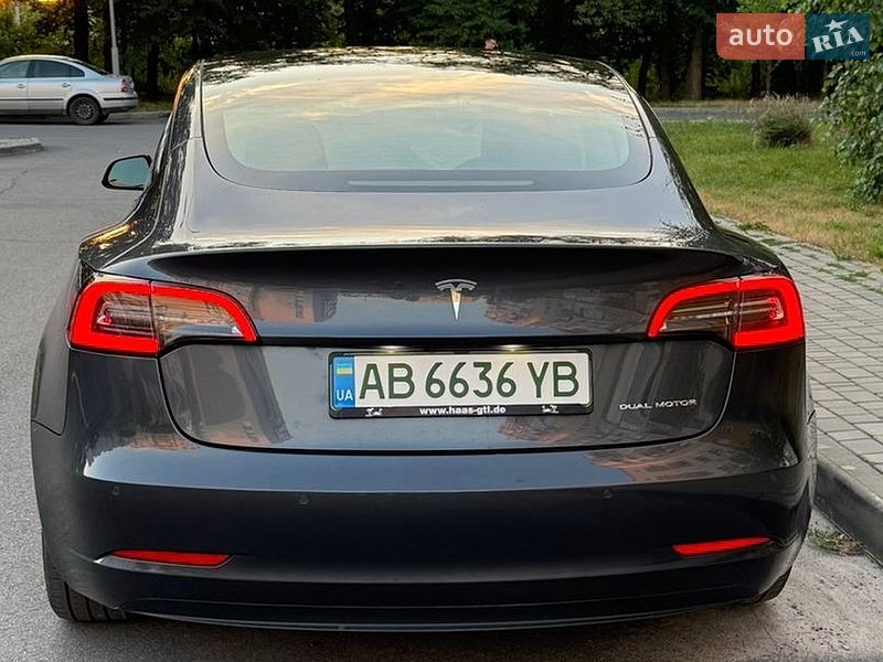 Седан Tesla Model 3 2021 в Виннице
