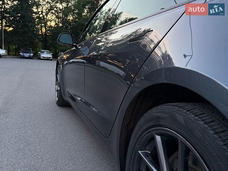 Седан Tesla Model 3 2021 в Виннице