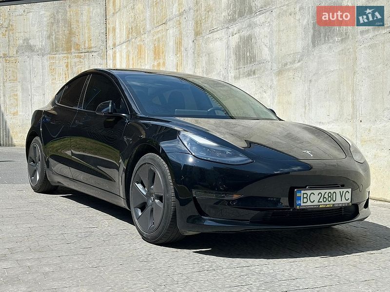 Седан Tesla Model 3 2021 в Львове