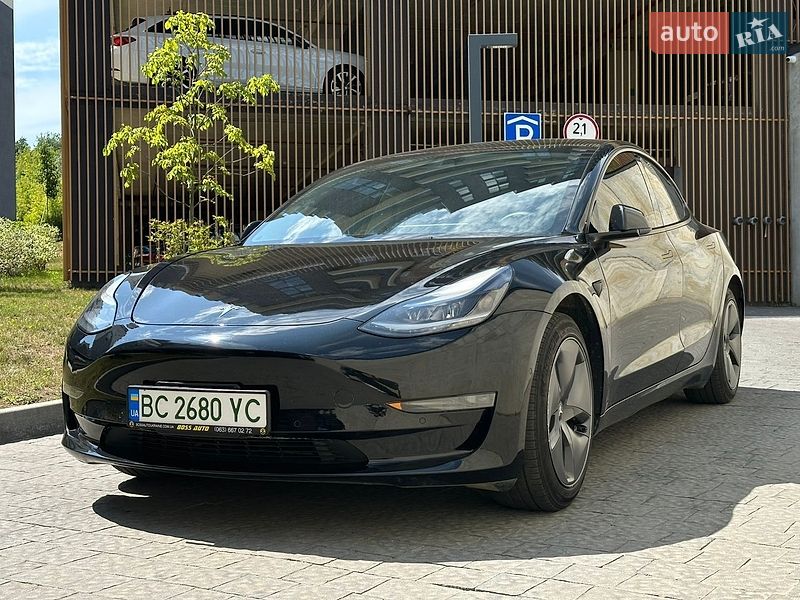 Седан Tesla Model 3 2021 в Львове