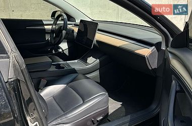 Седан Tesla Model 3 2021 в Львові
