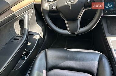 Седан Tesla Model 3 2021 в Львові