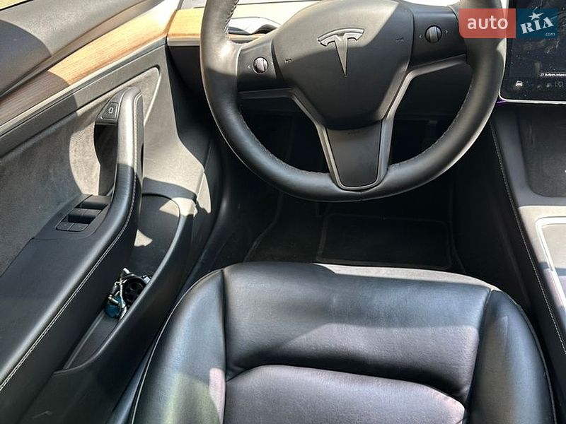 Седан Tesla Model 3 2021 в Львові