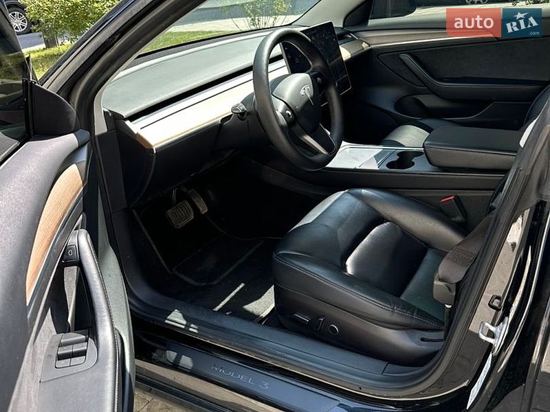 Седан Tesla Model 3 2021 в Львові