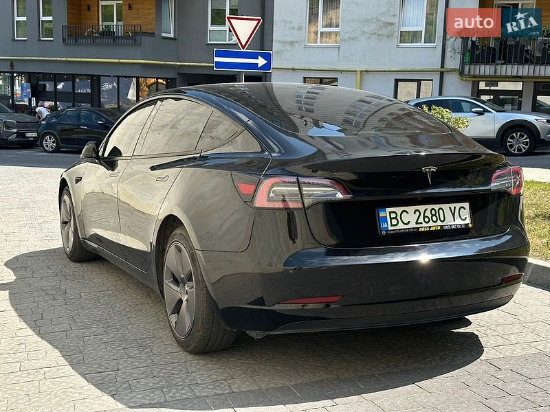 Седан Tesla Model 3 2021 в Львові