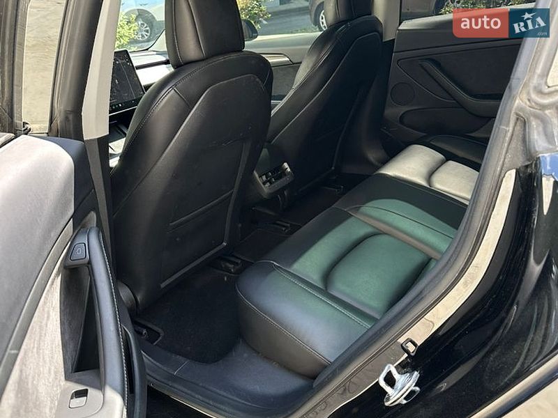 Седан Tesla Model 3 2021 в Львові