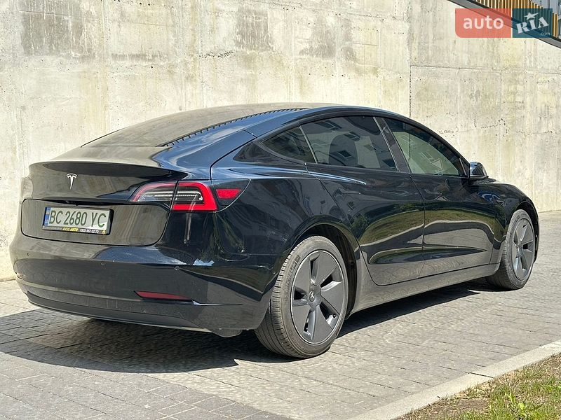Седан Tesla Model 3 2021 в Львові