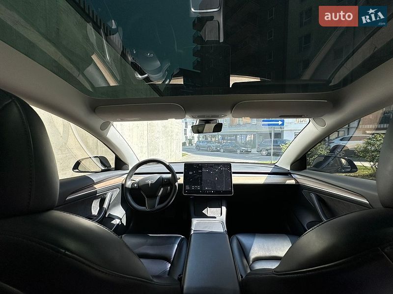 Седан Tesla Model 3 2021 в Львові