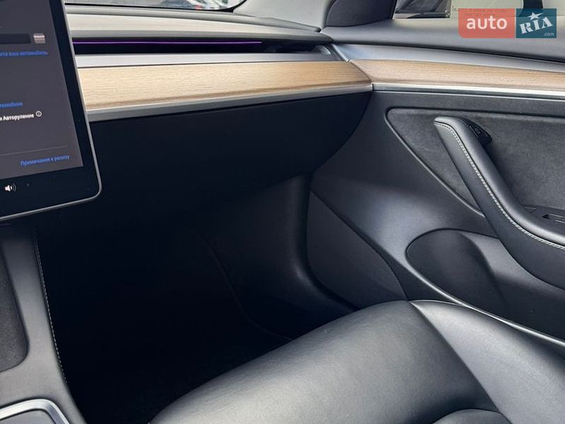 Седан Tesla Model 3 2021 в Львові