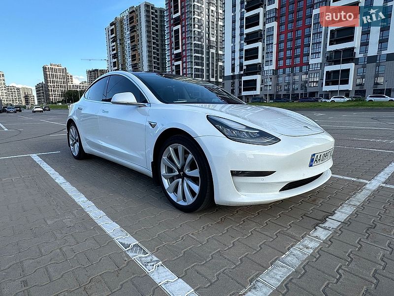 Седан Tesla Model 3 2020 в Киеве фото 4 Седан Tesla Model 3 2020 в Киеве