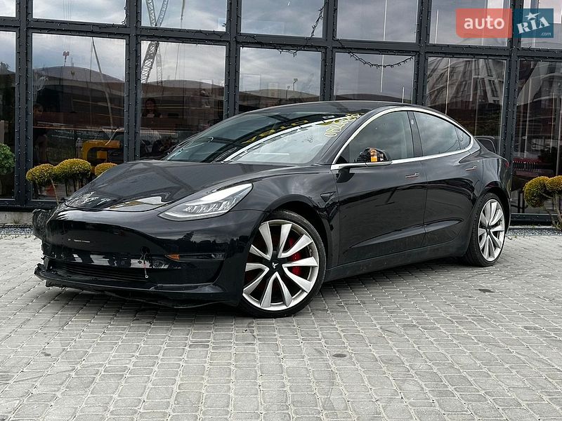 Седан Tesla Model 3 2018 в Львове