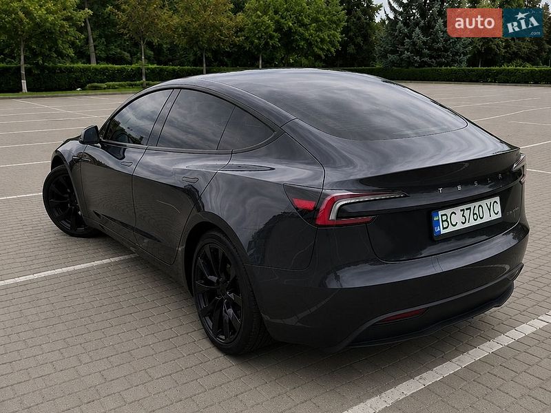 Седан Tesla Model 3 2024 в Шептицькому