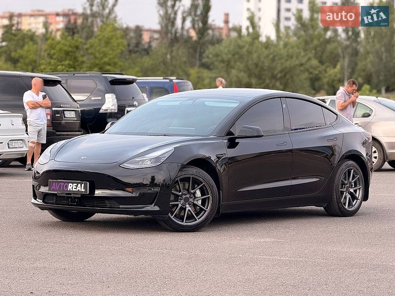 Седан Tesla Model 3 2022 в Кривому Розі