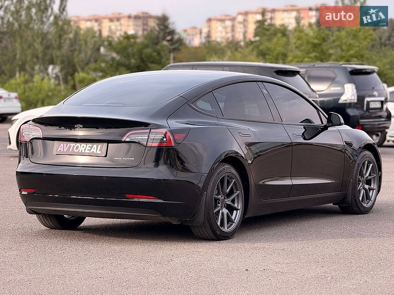 Седан Tesla Model 3 2022 в Кривому Розі