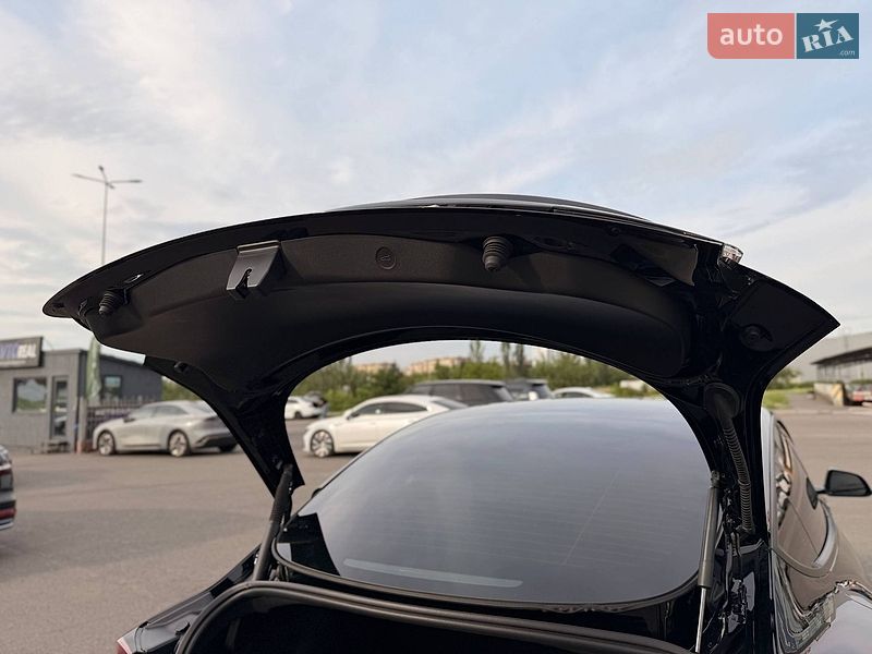 Седан Tesla Model 3 2022 в Кривому Розі