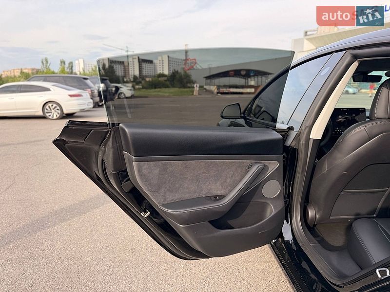 Седан Tesla Model 3 2022 в Кривому Розі