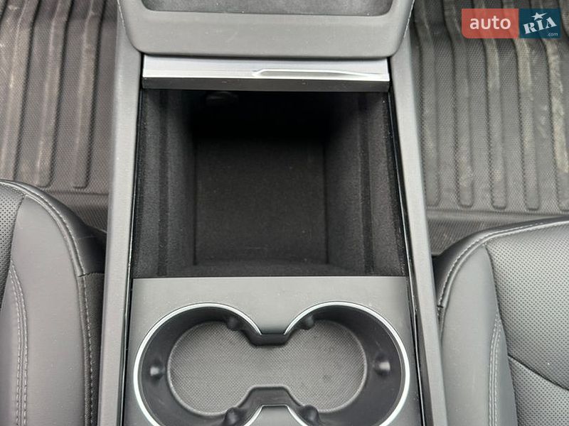 Седан Tesla Model 3 2025 в Дніпрі