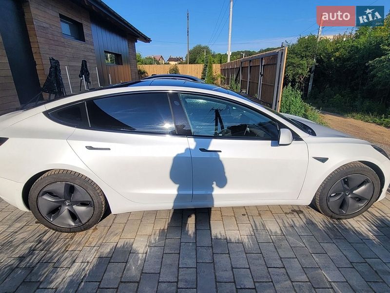 Седан Tesla Model 3 2019 в Львове