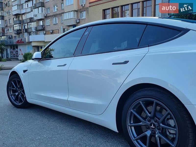 Tesla Model 3 2021