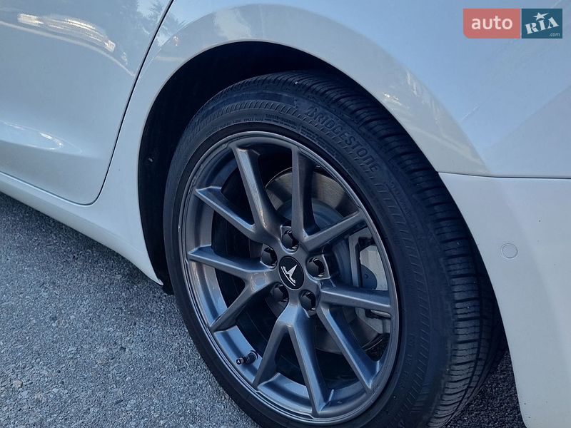 Седан Tesla Model 3 2021 в Запоріжжі