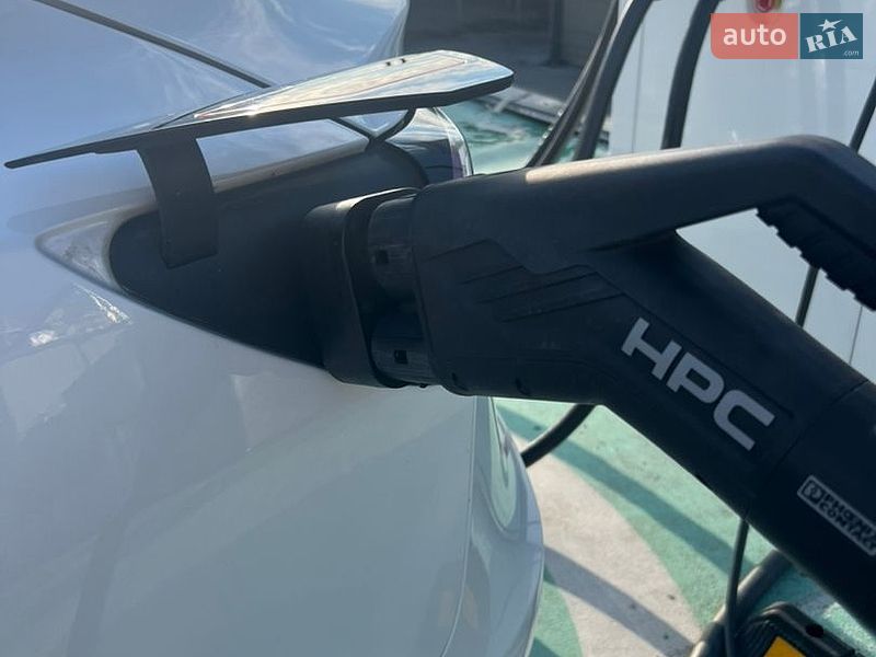 Седан Tesla Model 3 2020 в Киеве