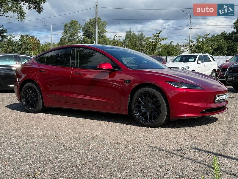 Седан Tesla Model 3 2024 в Киеве
