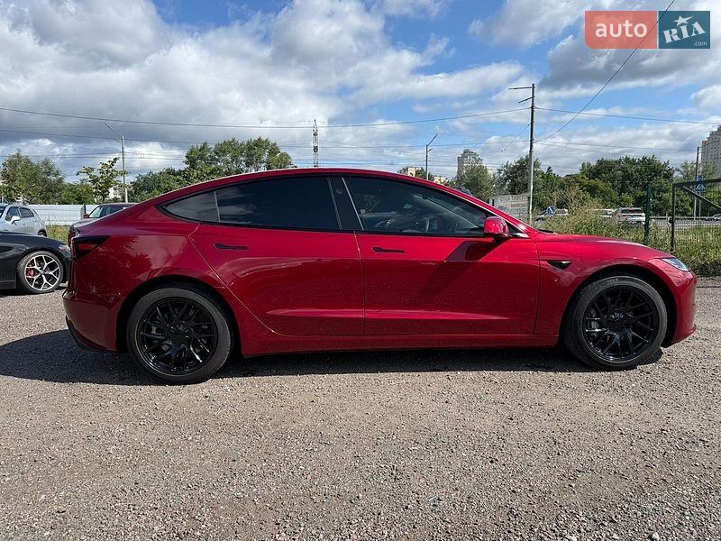 Седан Tesla Model 3 2024 в Киеве