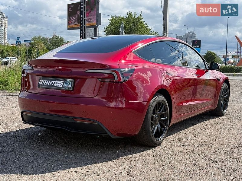 Седан Tesla Model 3 2024 в Киеве