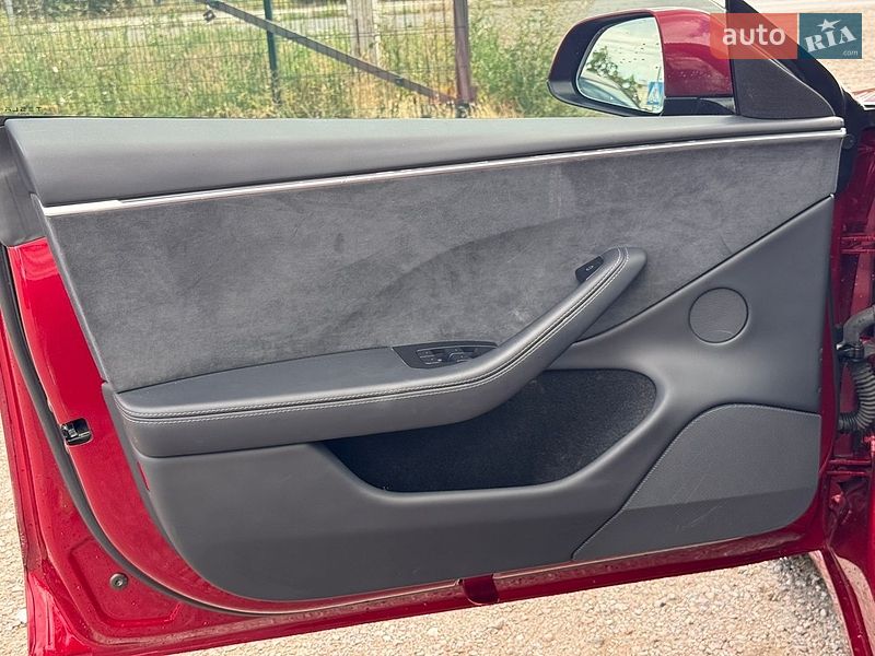 Седан Tesla Model 3 2024 в Киеве