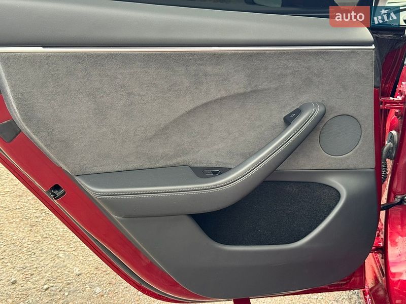 Седан Tesla Model 3 2024 в Киеве
