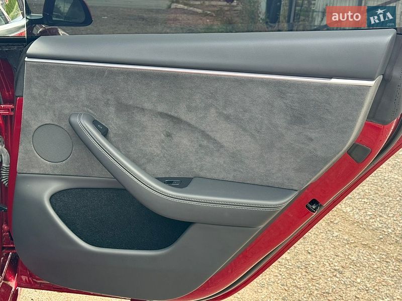 Седан Tesla Model 3 2024 в Киеве