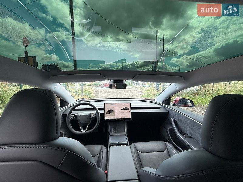 Седан Tesla Model 3 2024 в Киеве