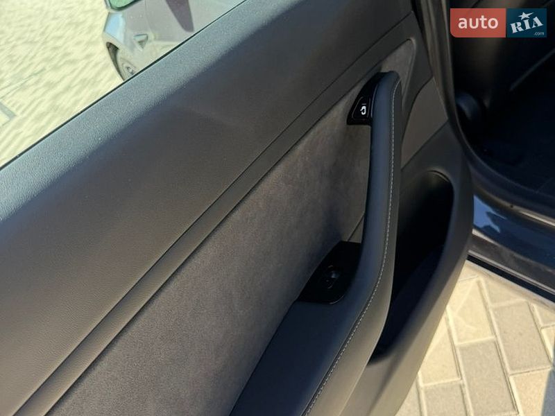 Седан Tesla Model 3 2020 в Львове