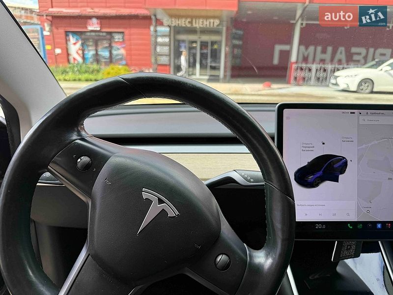 Седан Tesla Model 3 2018 в Львові