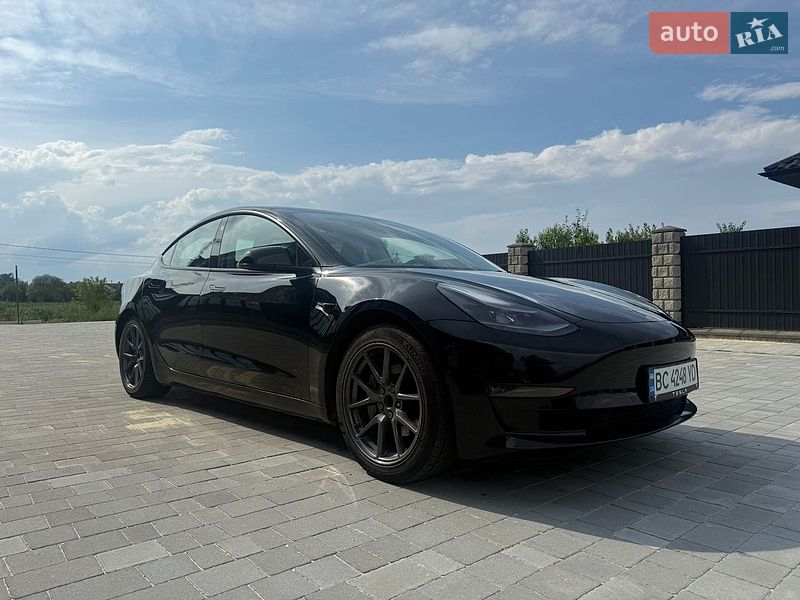 Седан Tesla Model 3 2022 в Львові
