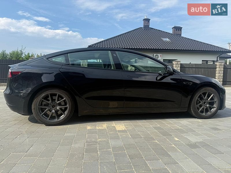 Седан Tesla Model 3 2022 в Львові