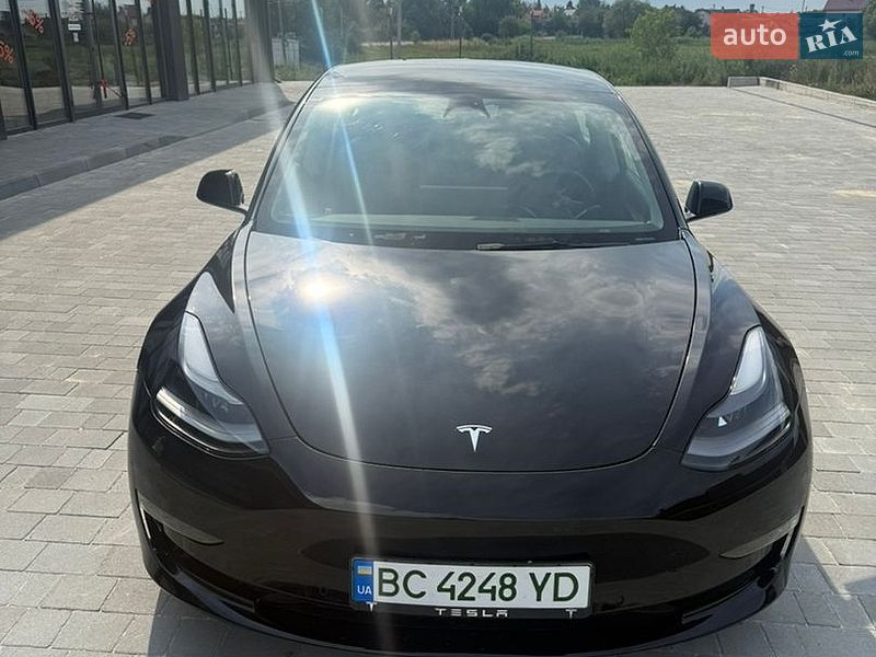 Седан Tesla Model 3 2022 в Львові