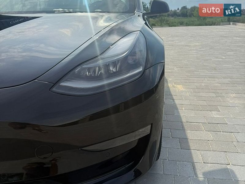Седан Tesla Model 3 2022 в Львові