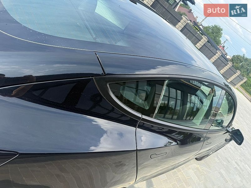 Седан Tesla Model 3 2022 в Львові