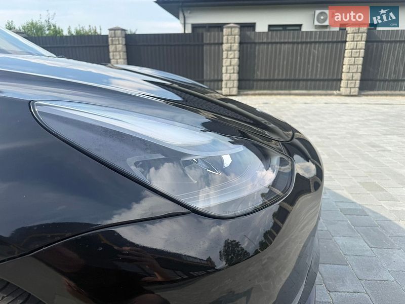 Седан Tesla Model 3 2022 в Львові