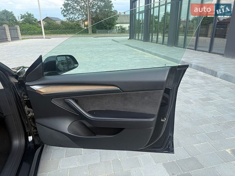 Седан Tesla Model 3 2022 в Львові
