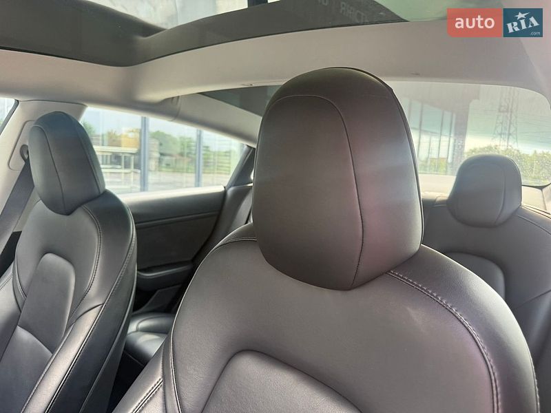 Седан Tesla Model 3 2022 в Львові